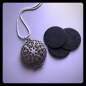 Diffuser necklace